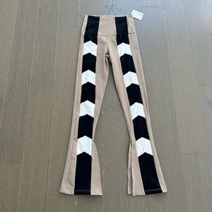 NWT Port De Bras Front Arrow Slit Leggings Shake Black Flare Size Small